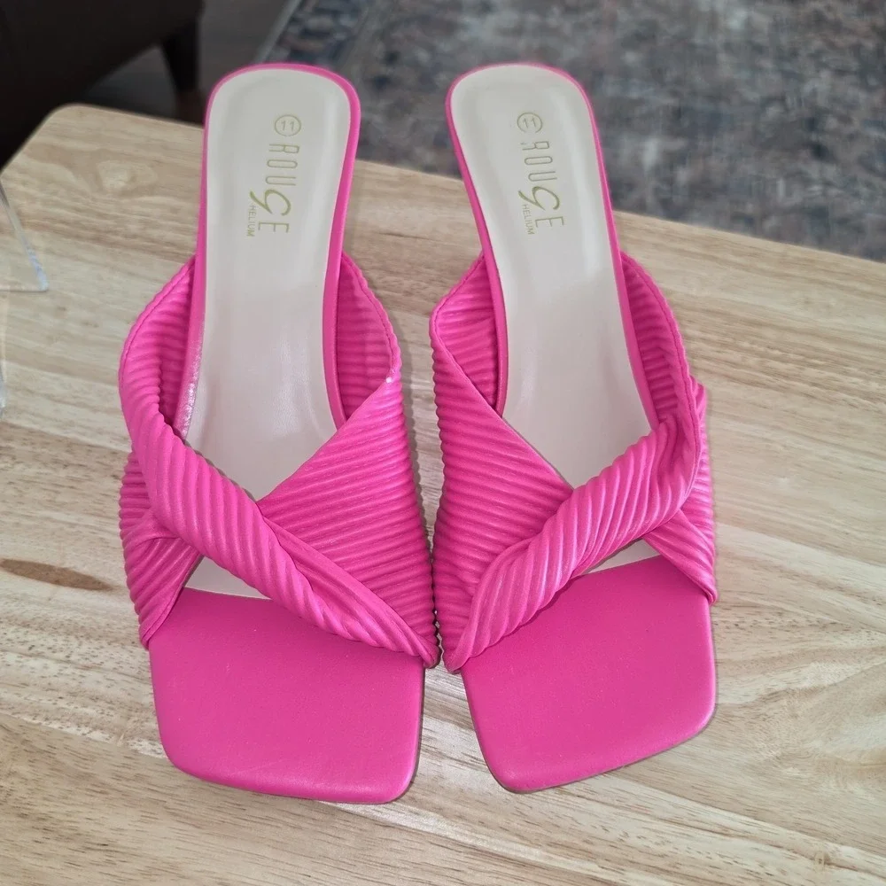 NEW IN BAG Rouge Helium Women's Hot Pink Kitten Heel Sandals Size 11